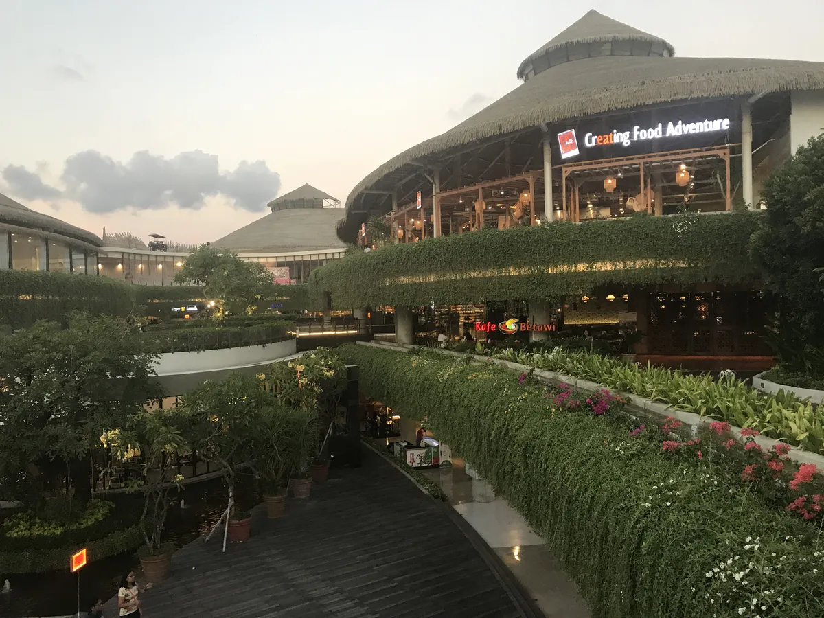 Beachwalk Shopping Center