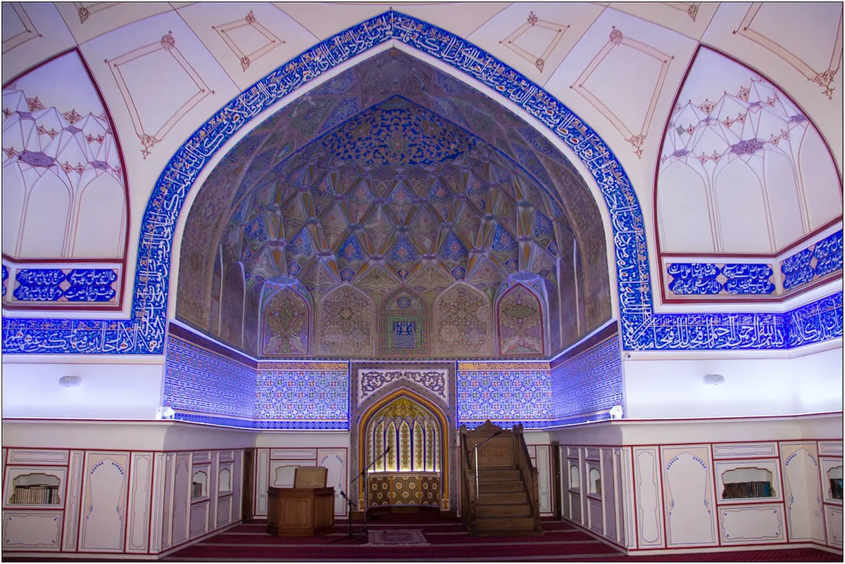 Bolo Hauz Mosque