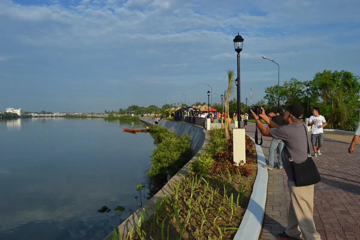 Iloilo River Esplanade