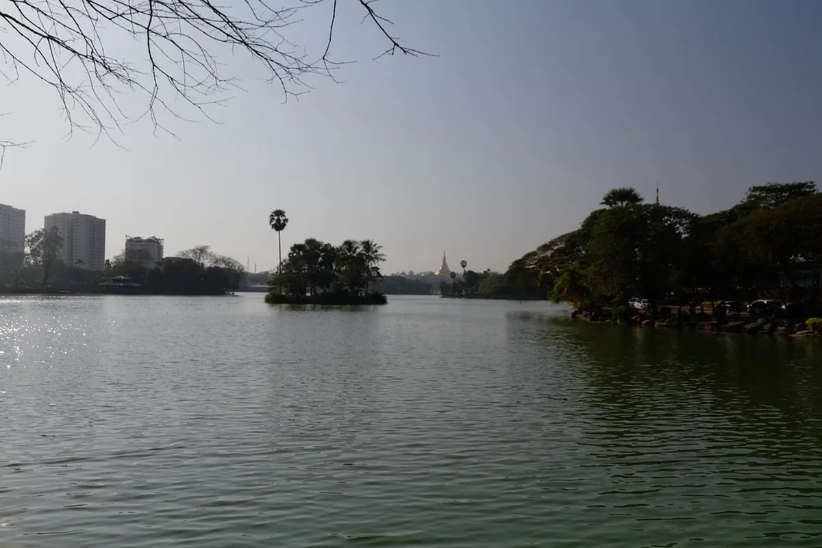Kandawgyi Lake