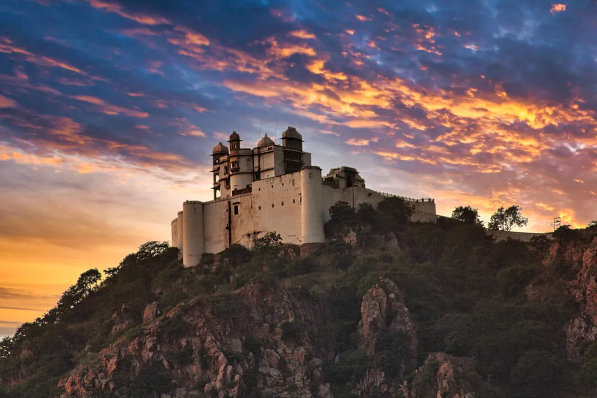 Monsoon Palace (Sajjan Garh)