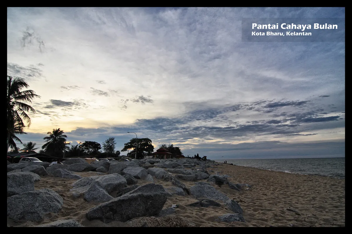 Pantai Cahaya Bulan