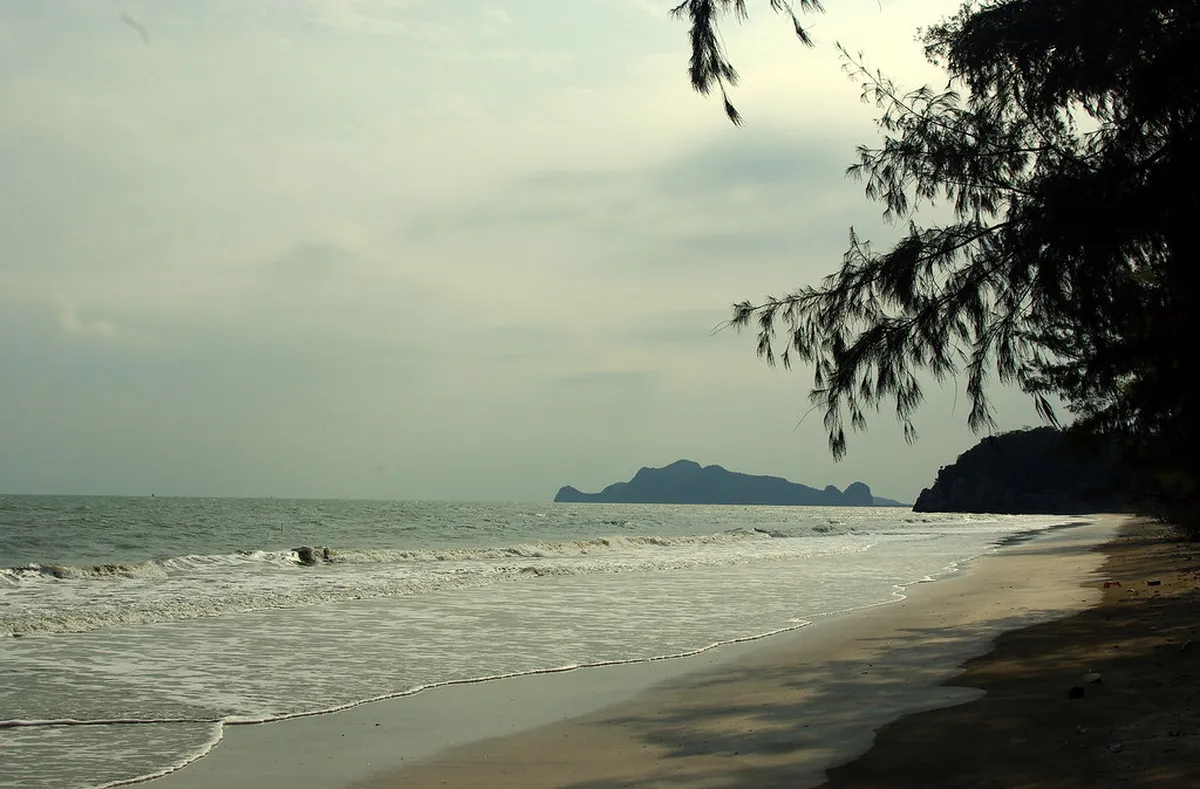 Sam Phraya Beach