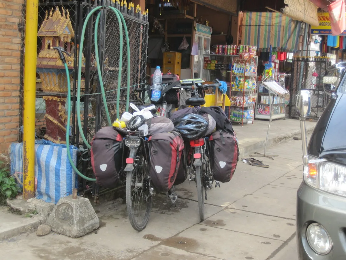 Introduction to vang vieng day tours