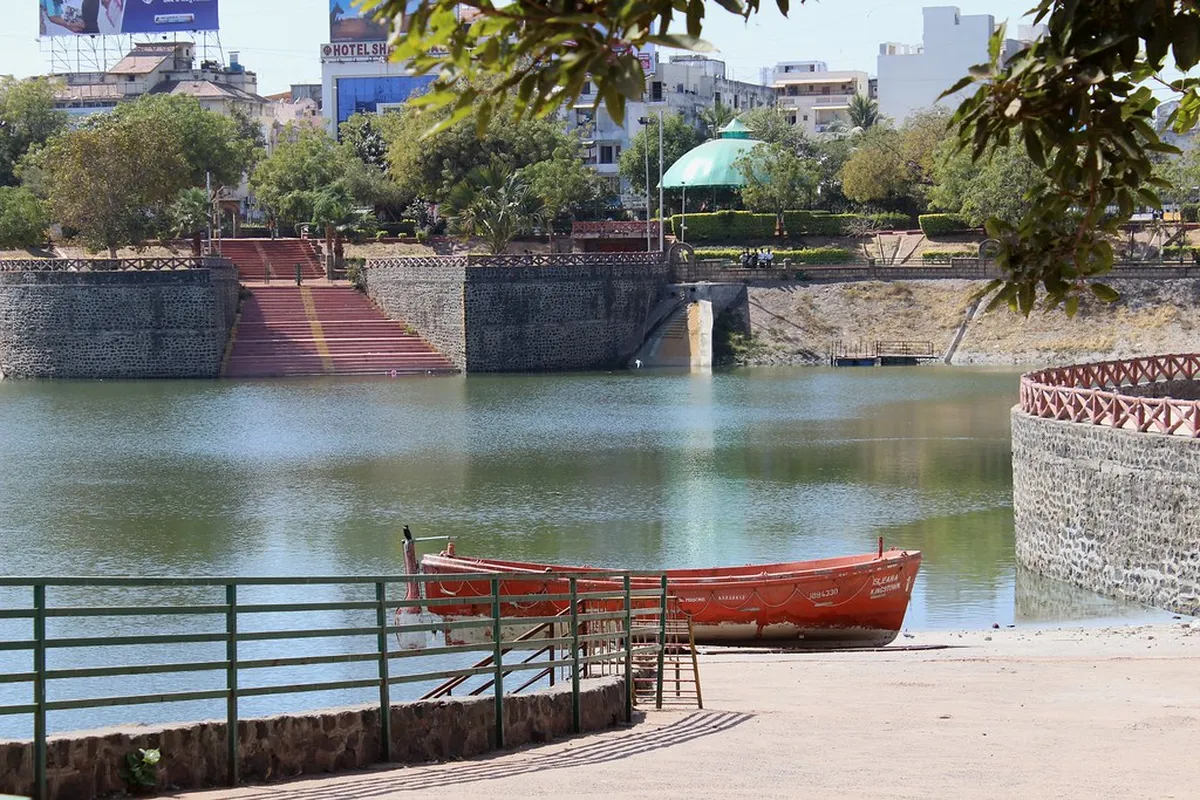 Vastrapur Lake