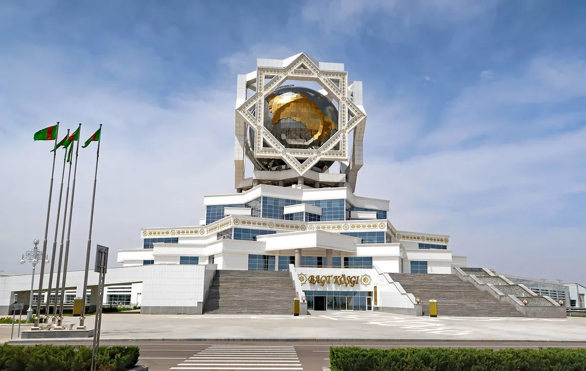 Wedding Palace (Bagt Koshgi)